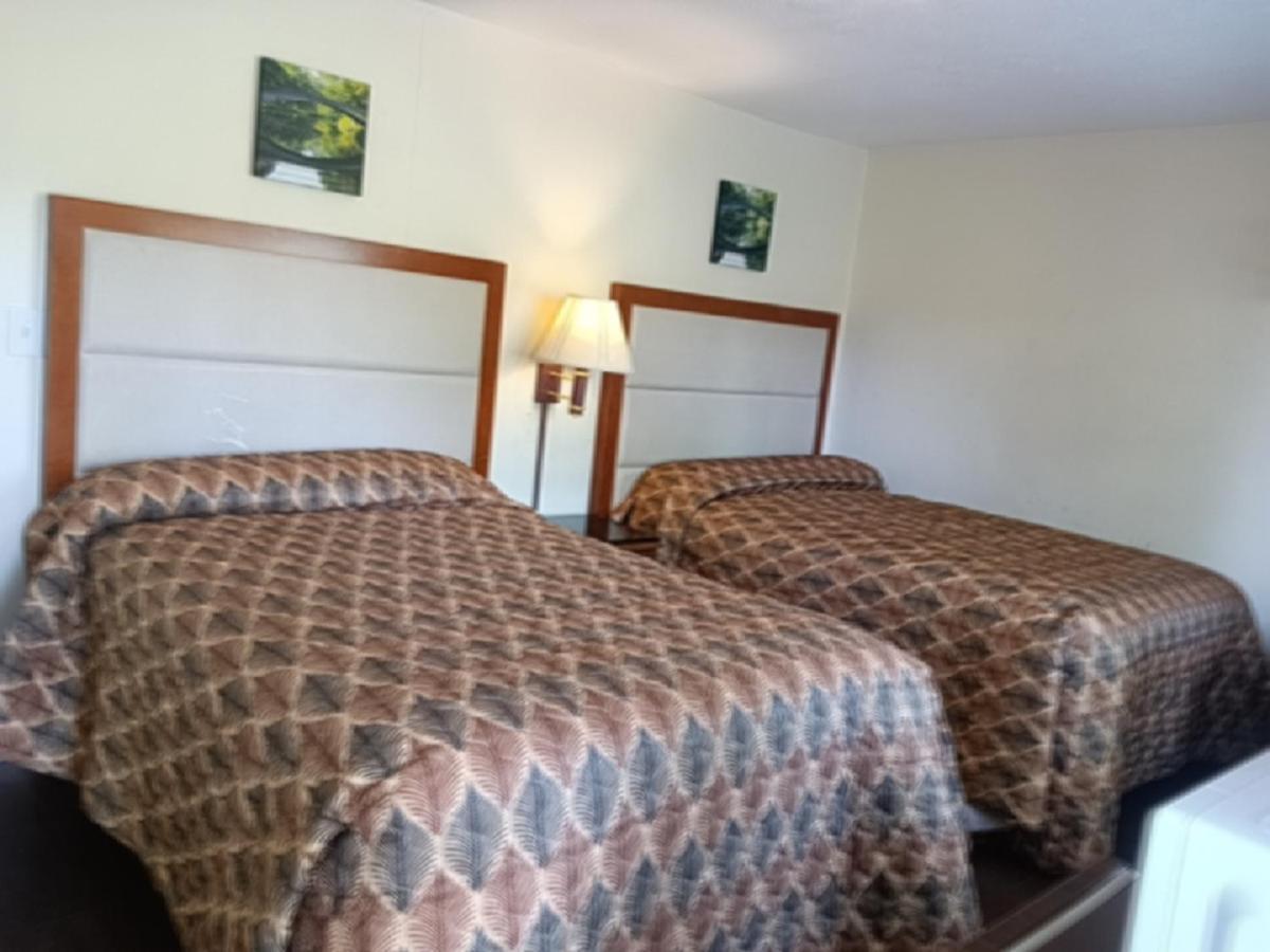 Maple Leaf Motel New Milford Bagian luar foto