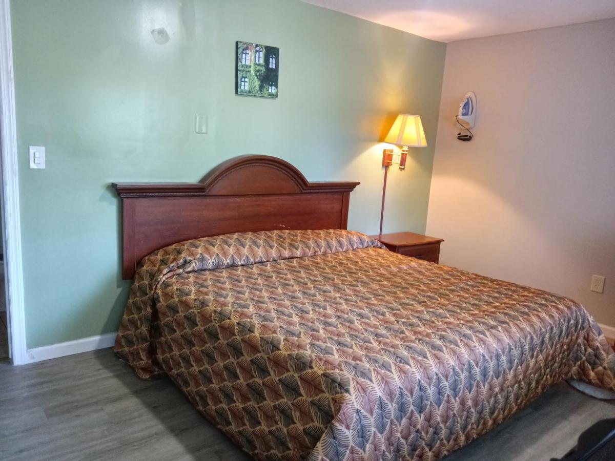 Maple Leaf Motel New Milford Bagian luar foto