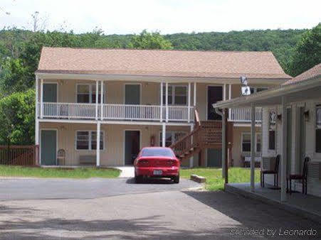 Maple Leaf Motel New Milford Bagian luar foto