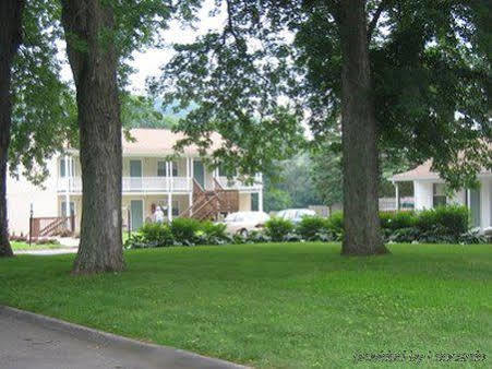 Maple Leaf Motel New Milford Bagian luar foto