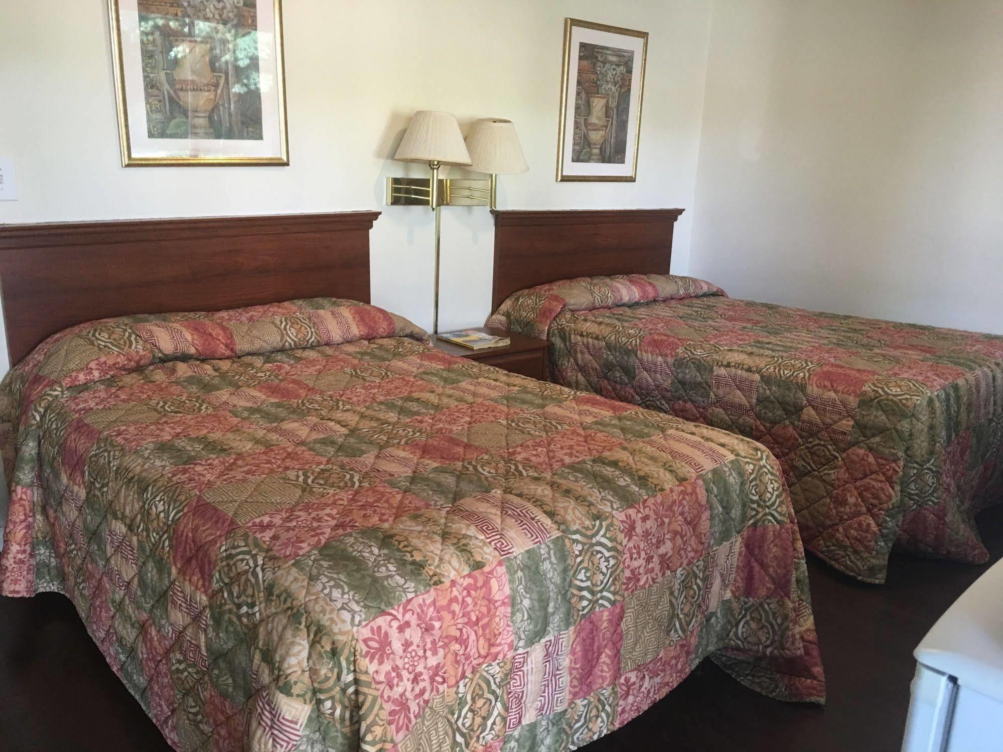 Maple Leaf Motel New Milford Bagian luar foto