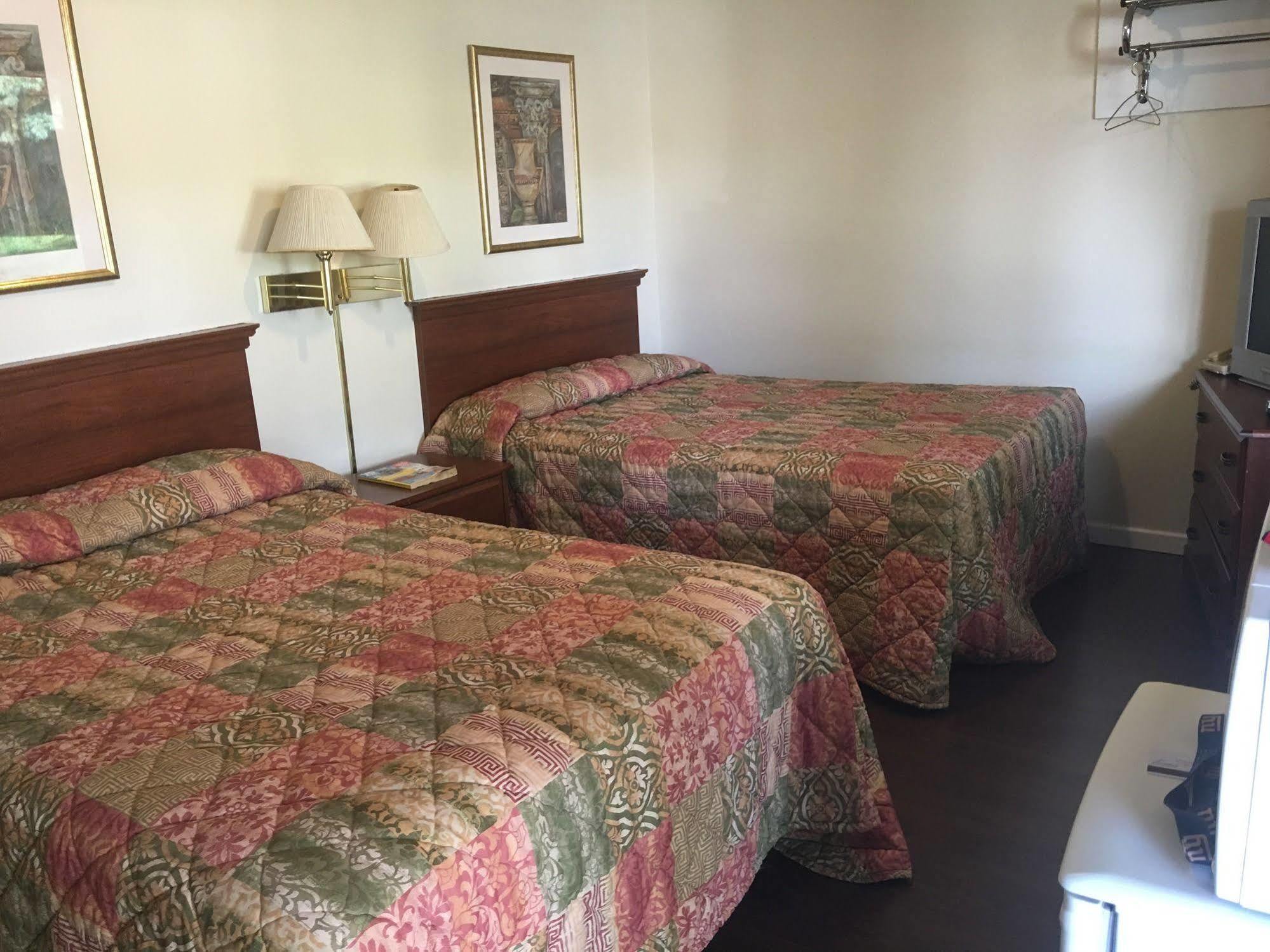 Maple Leaf Motel New Milford Bagian luar foto